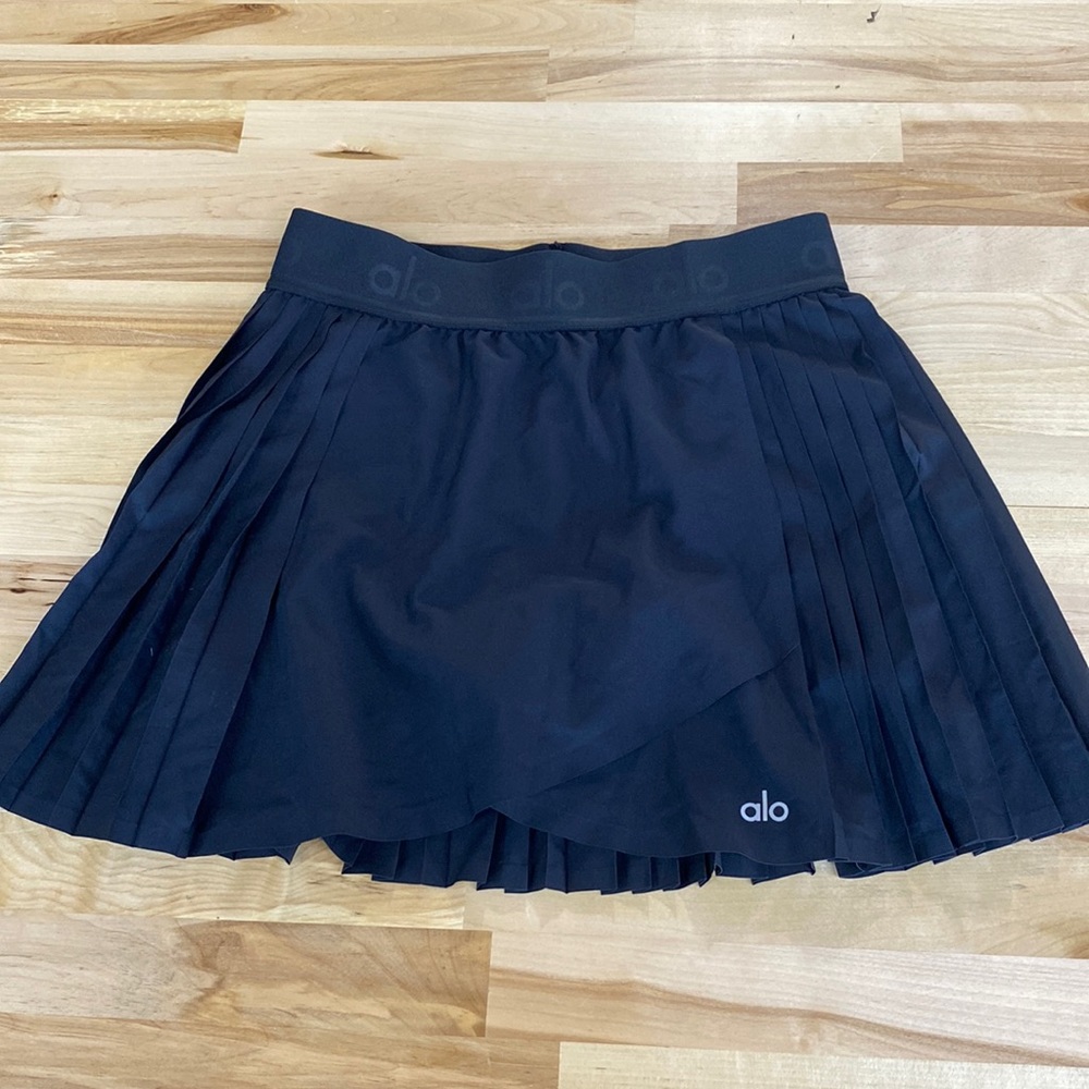 Black pleated Alo skirt